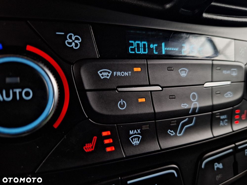 Ford Kuga - 25