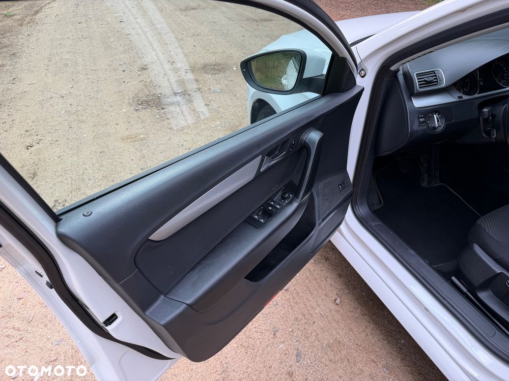 Volkswagen Passat 1.6 TDI Comfortline - 18