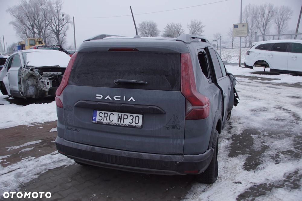 Auto na części - Dacia Jogger Lift 1.0 TCE 101 KM H4D480 2024R Silnik Skrzynia Drzwi Klapa Zderzak Lampa Klamka Szyba Relingi Deska Kokpit Sterownik Moduł Czujnik Licznik Kierownica Panel - 6
