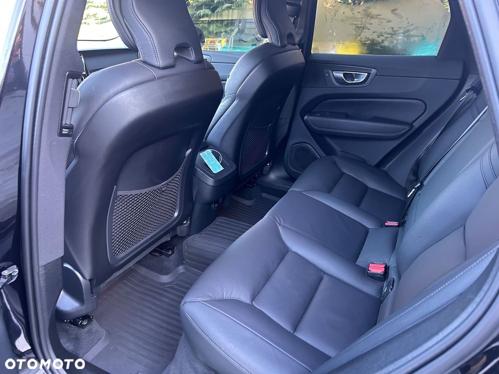 Volvo XC 60 B5 B AWD Plus Dark - 11