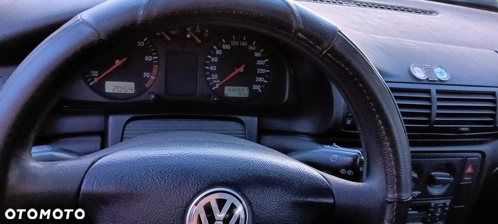 Volkswagen Passat 1.8 - 8