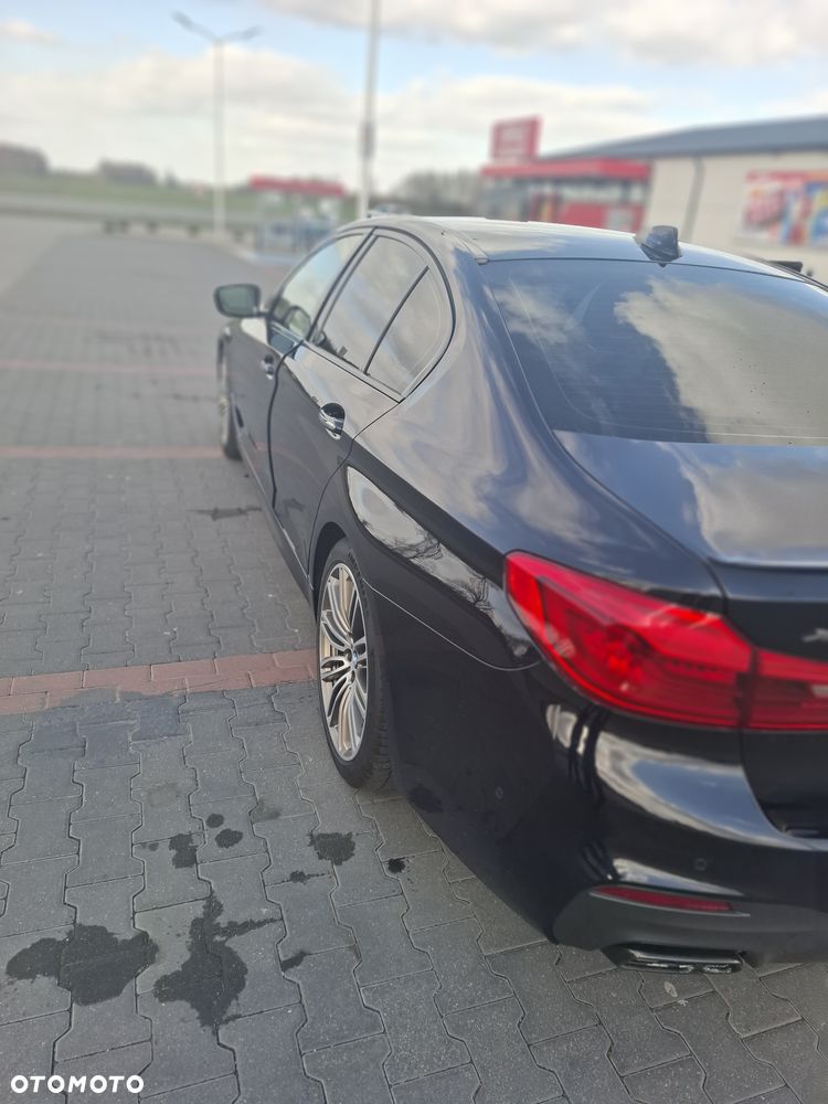 BMW Seria 5 M550i xDrive - 15