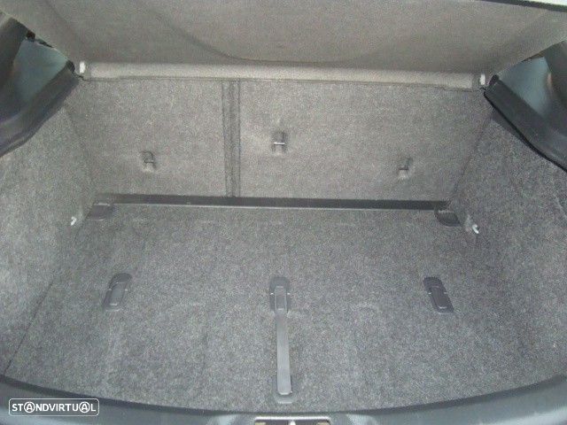 Volvo V40 2.0 D3 R-Design Momentum - 38