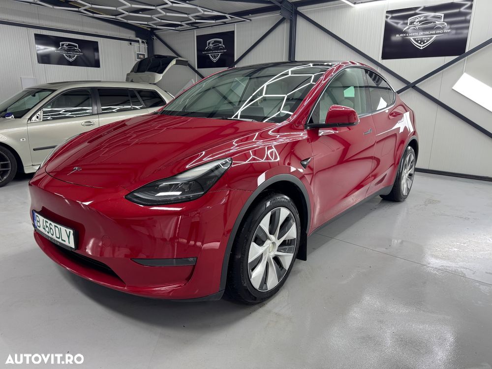 Tesla Model Y - 3