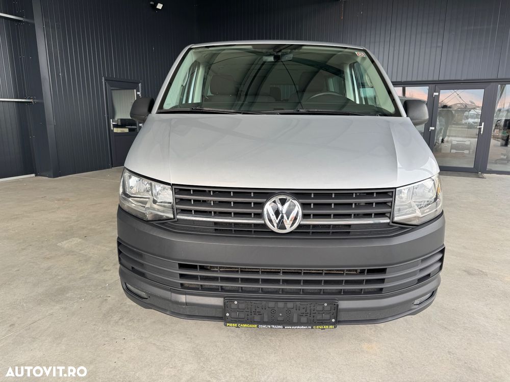 Volkswagen Caravelle - 11