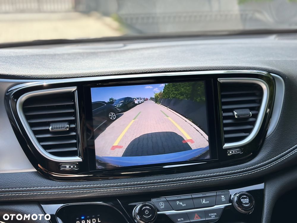Chrysler Pacifica - 18