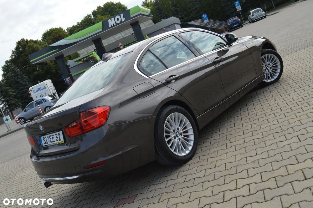 BMW Seria 3 318d Luxury Line - 27