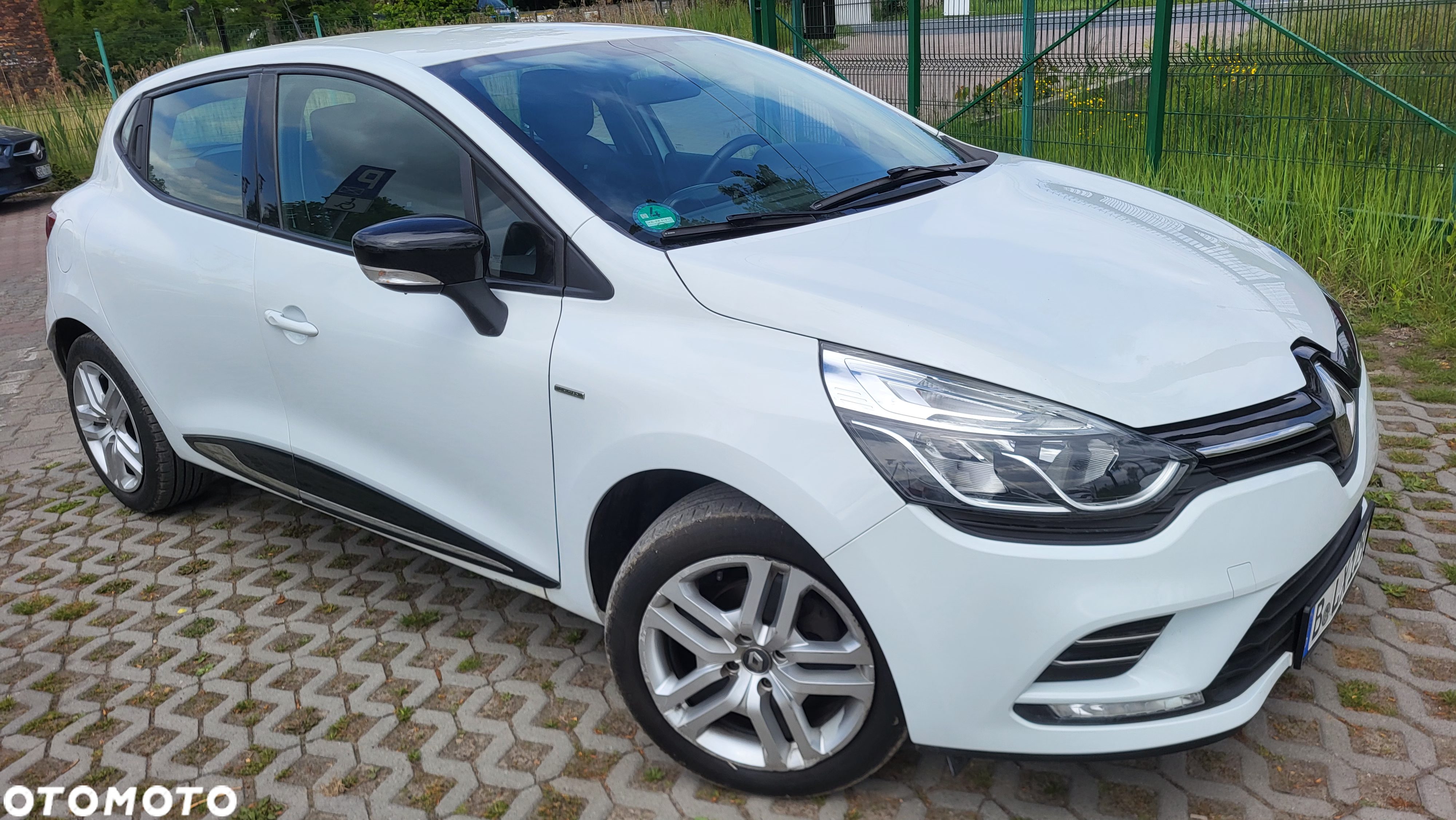 Renault Clio 1.2 16V 75 Limited - 20