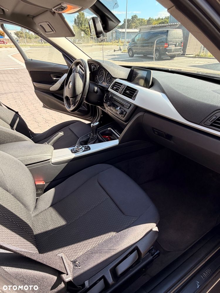 BMW Seria 3 318d - 10