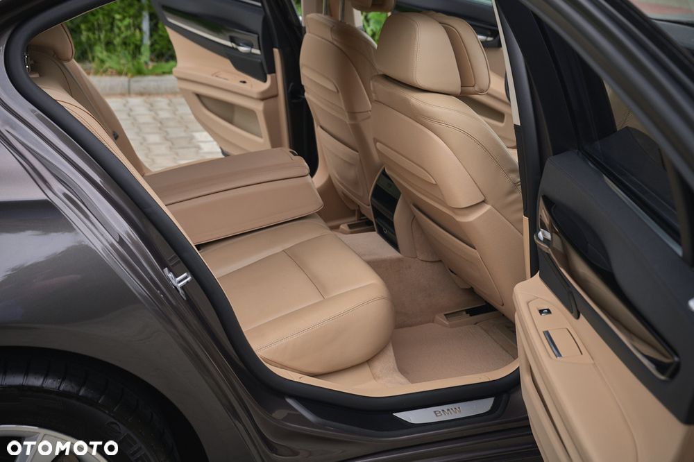 BMW Seria 7 750d xDrive - 25