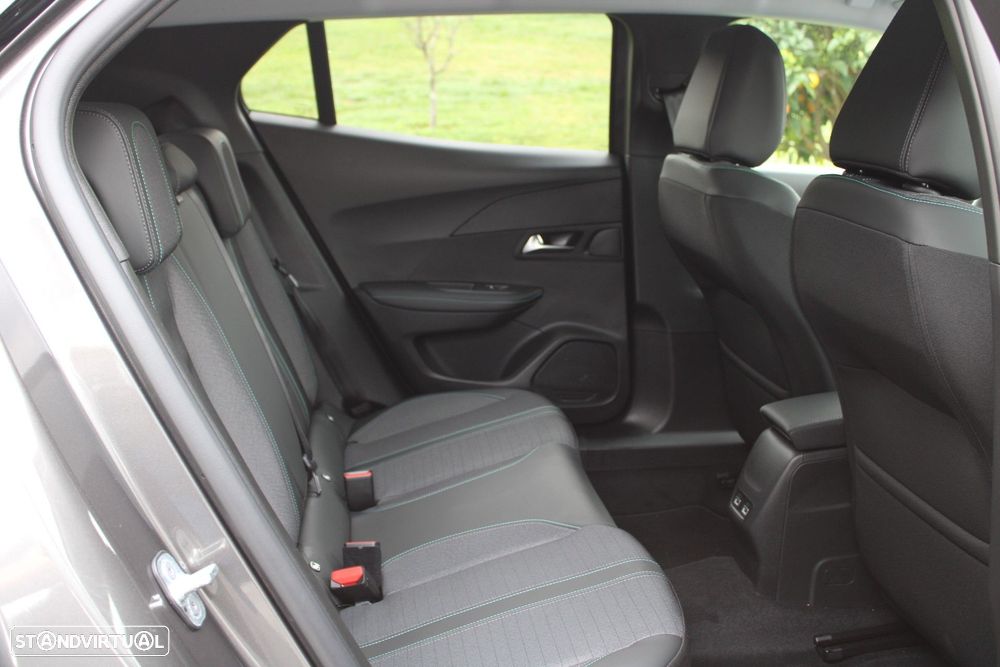 Peugeot 2008 1.2 PureTech Allure - 32