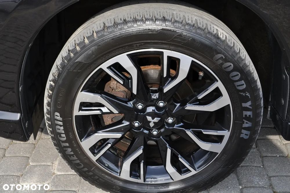 Mitsubishi Outlander - 14