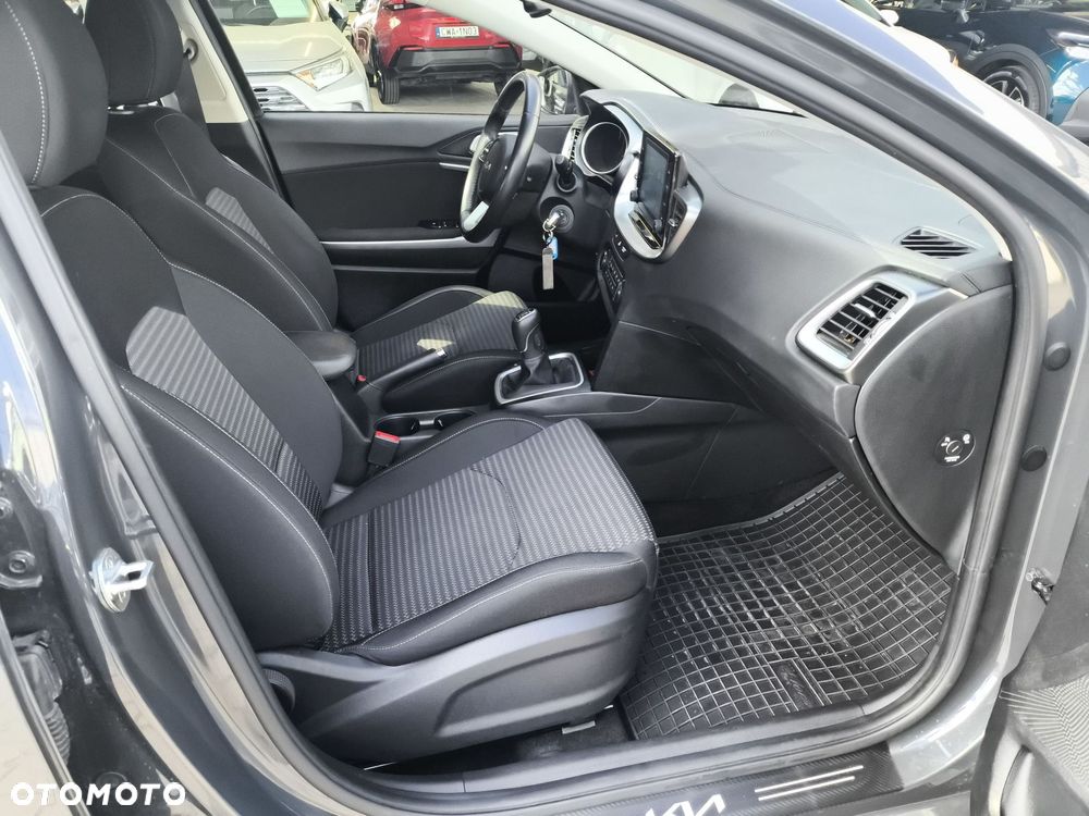 Kia Ceed 1.5 T-GDI M - 10