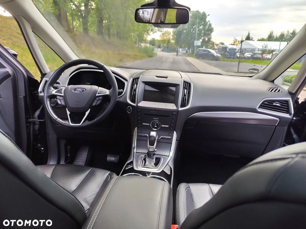Ford S-Max - 17