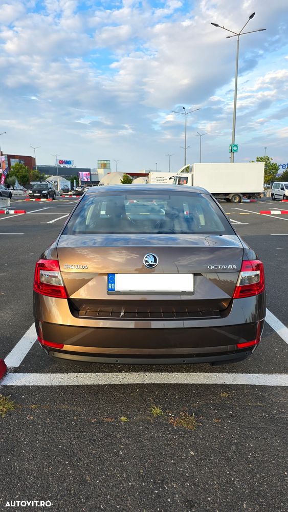 Skoda Octavia 2.0 TDI DSG Ambition - 3
