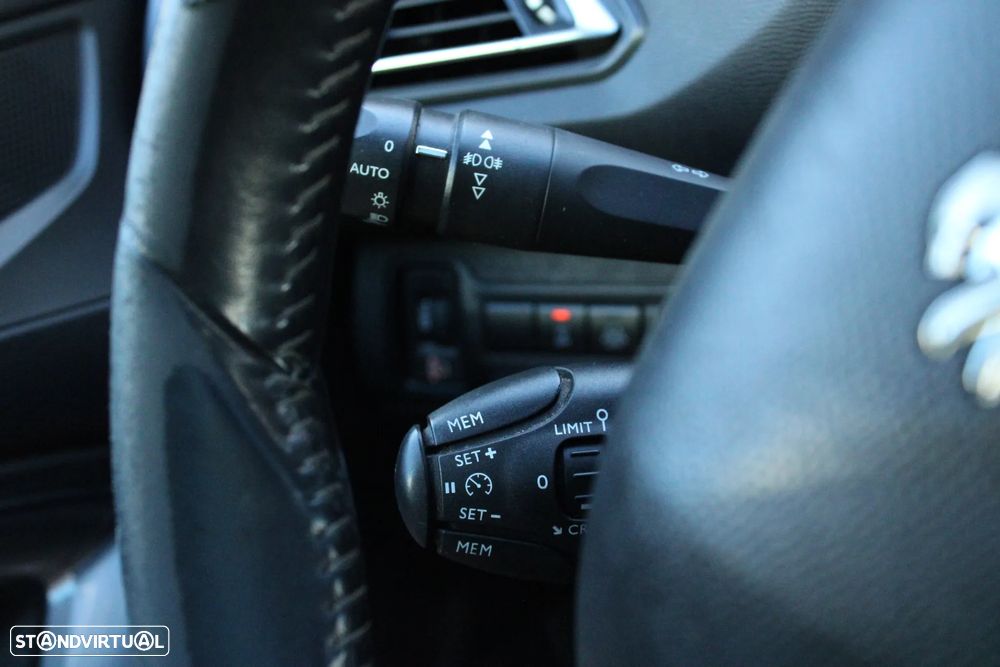Peugeot 308 SW BlueHDi 130 Stop & Start Allure - 19