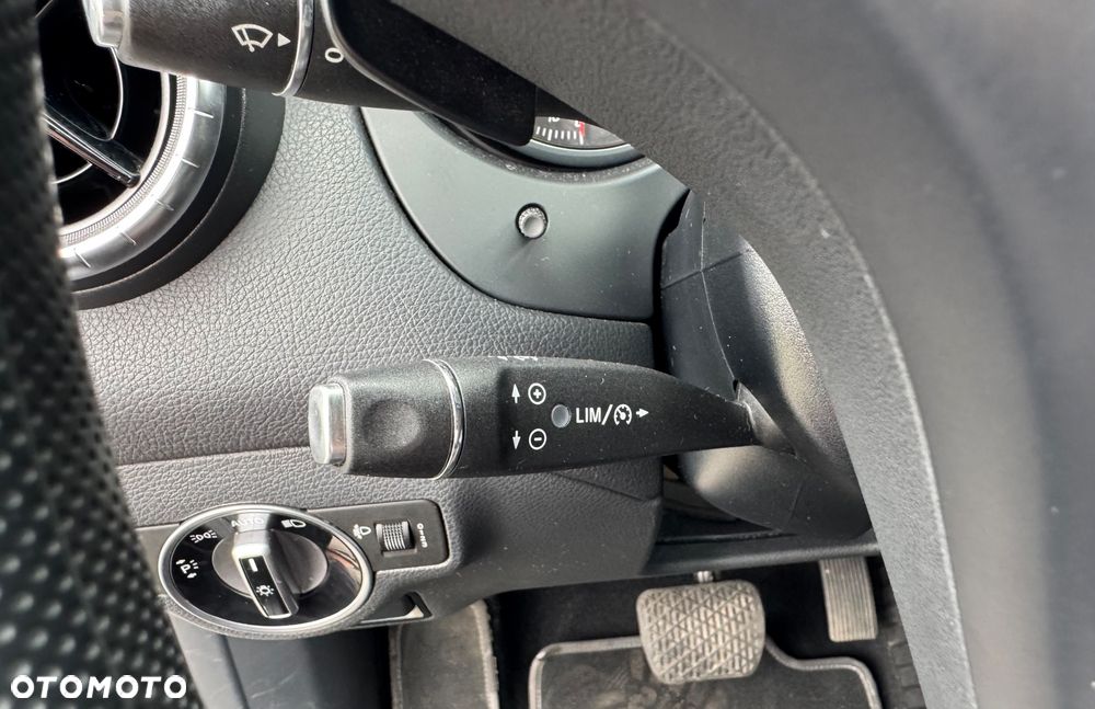 Mercedes-Benz CLA 180 7G-DCT - 19