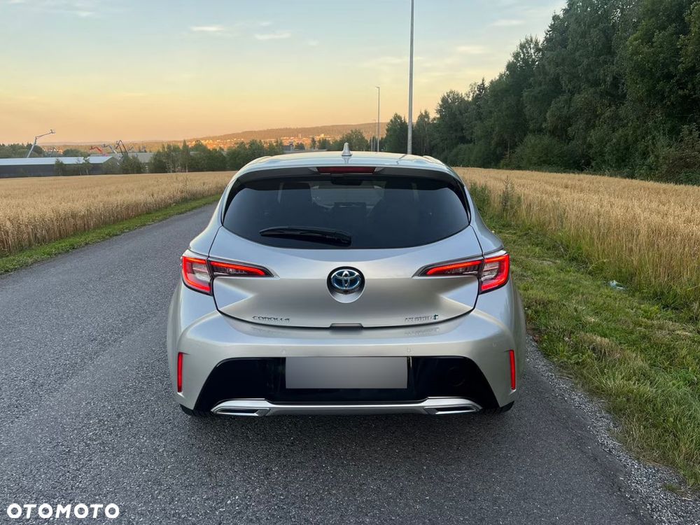 Toyota Corolla 2.0 Hybrid Executive - 12