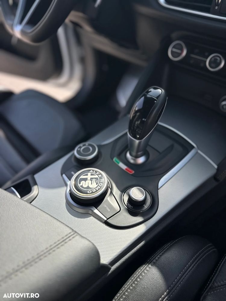 Alfa Romeo Stelvio 2.0 Turbo 16V AT8-Q4 Super - 17