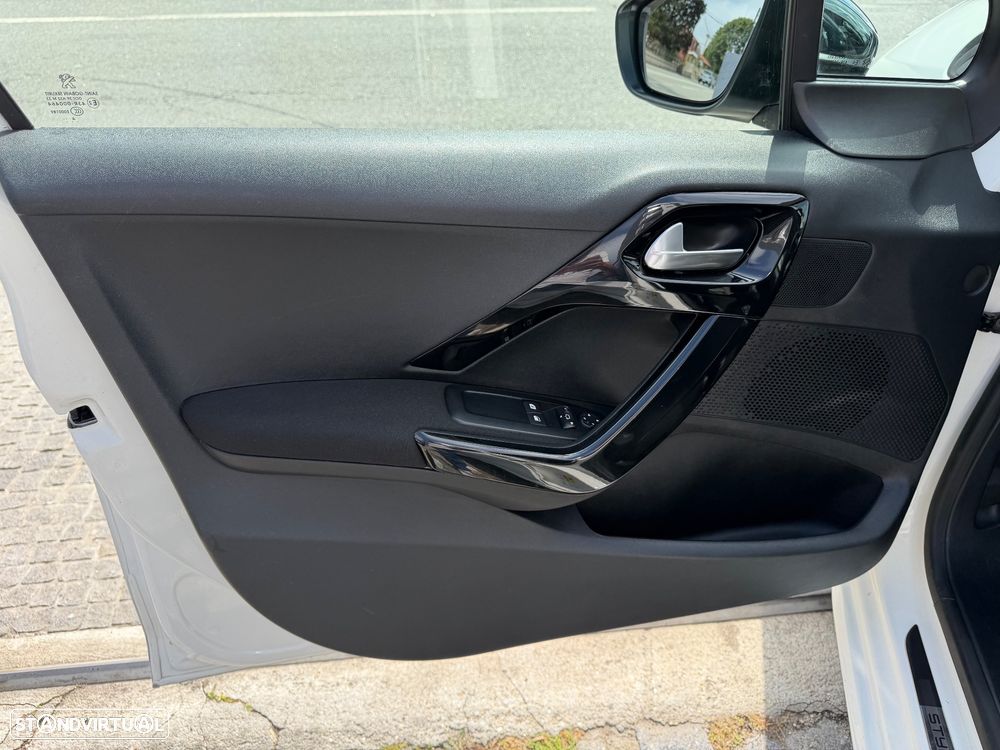 Peugeot 208 82 VTI Style — fotografia 18