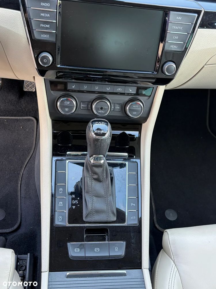 Skoda Superb 2.0 TDI L&K DSG - 11