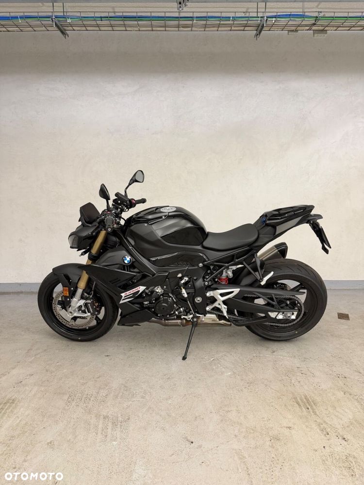 BMW S - 4
