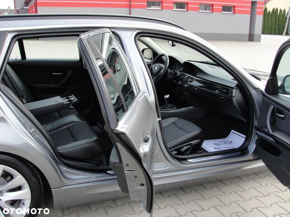 BMW Seria 3 318d DPF Edition Exclusive - 17