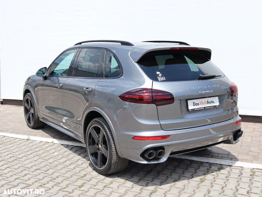 Porsche Cayenne 4.2 L S - 4