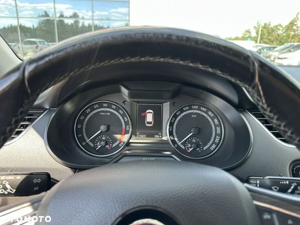 Skoda Octavia Scout 2.0 TDI 4x4 DSG - 17
