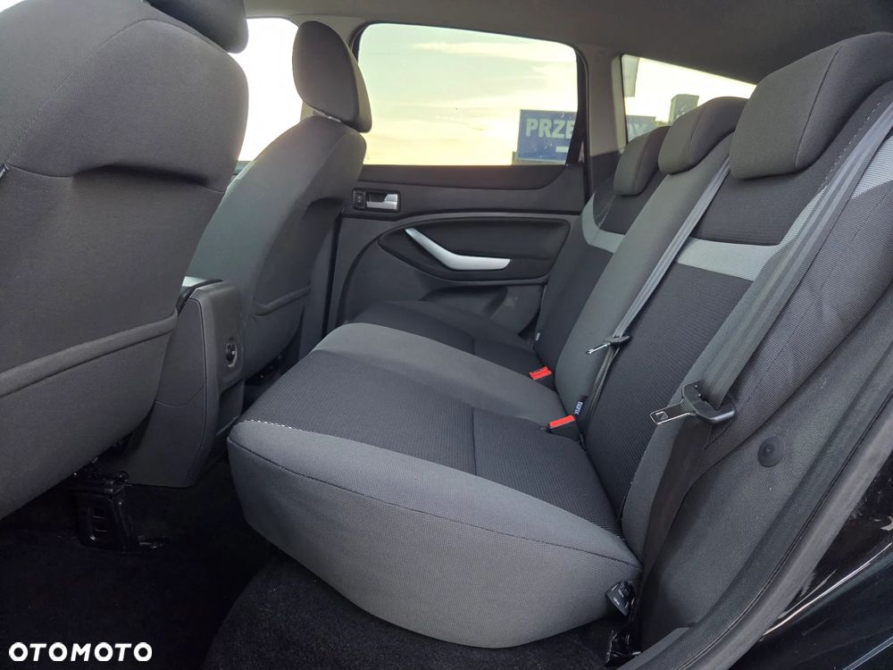 Ford Kuga 2.0 TDCi 2x4 Titanium - 30