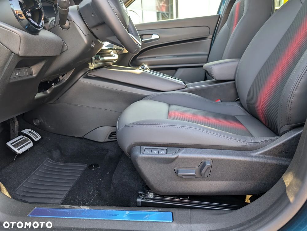 Alfa Romeo Junior 1.2 mHEV Ti eDCT - 13