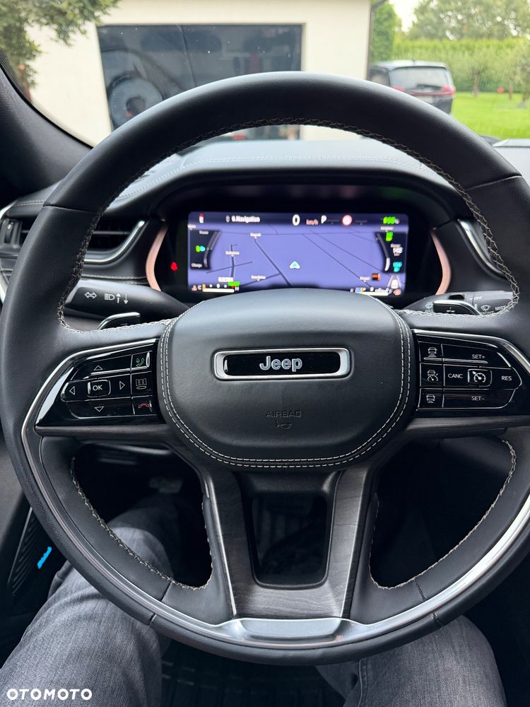 Jeep Grand Cherokee - 16