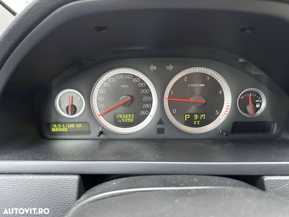 Volvo XC 90 D5 AWD Geartronic Momentum - 8