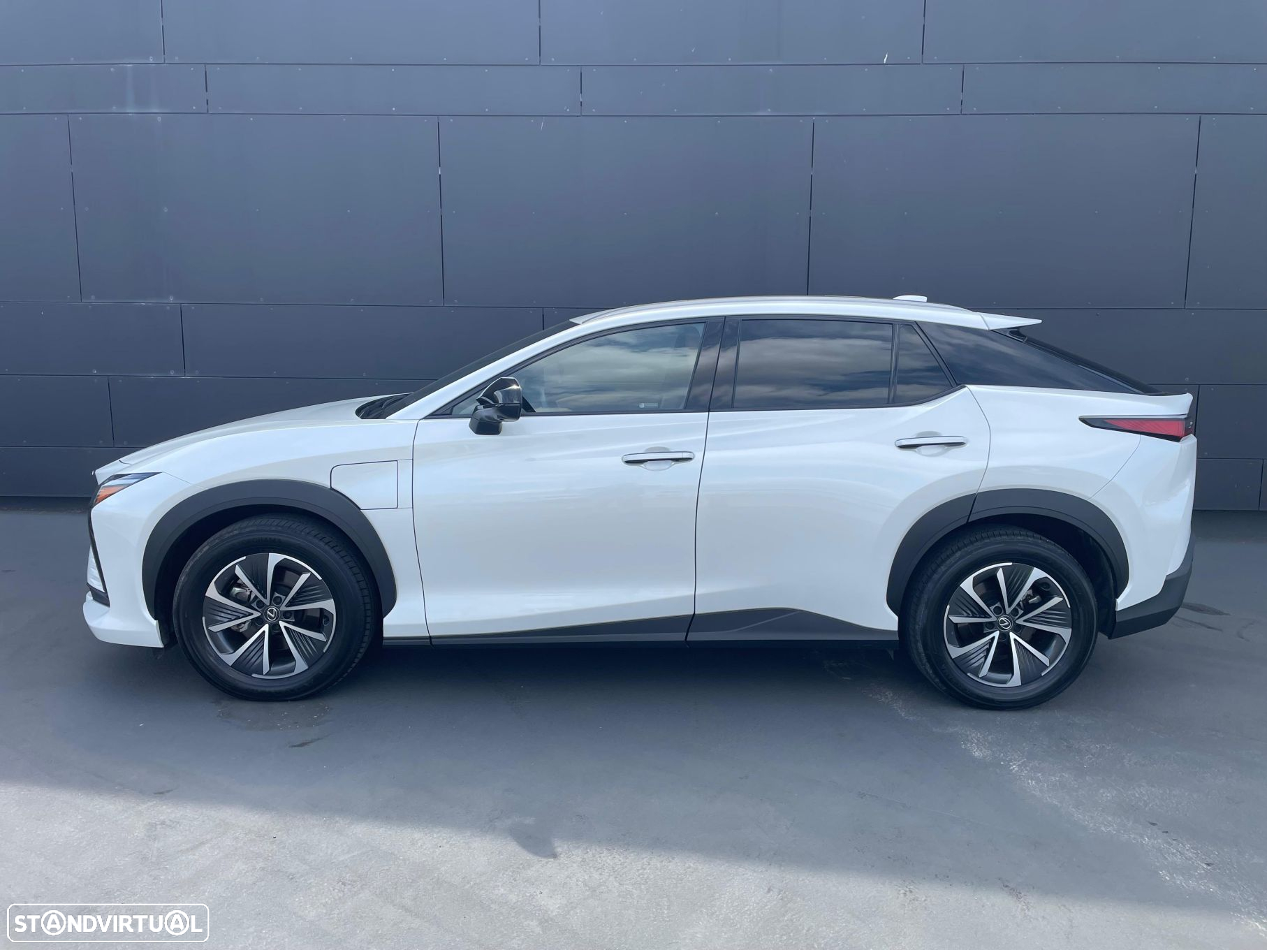 Lexus RZ 450e Executive Plus - 3