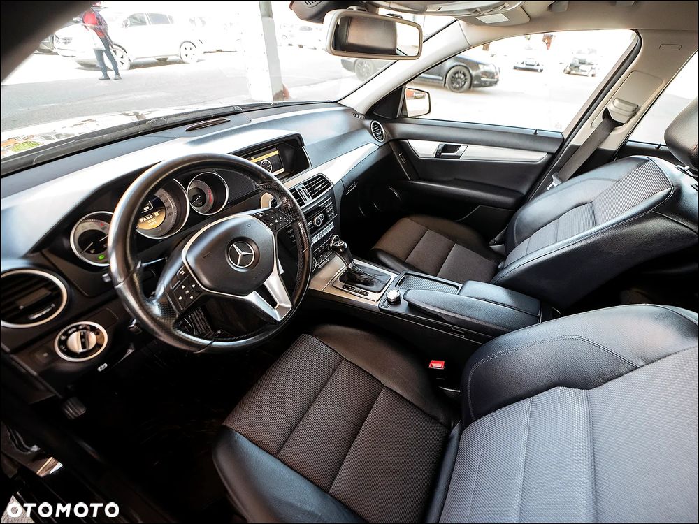 Mercedes-Benz Klasa C 180 BlueEFFICIENCY 7G-TRONIC Avantgarde - 17