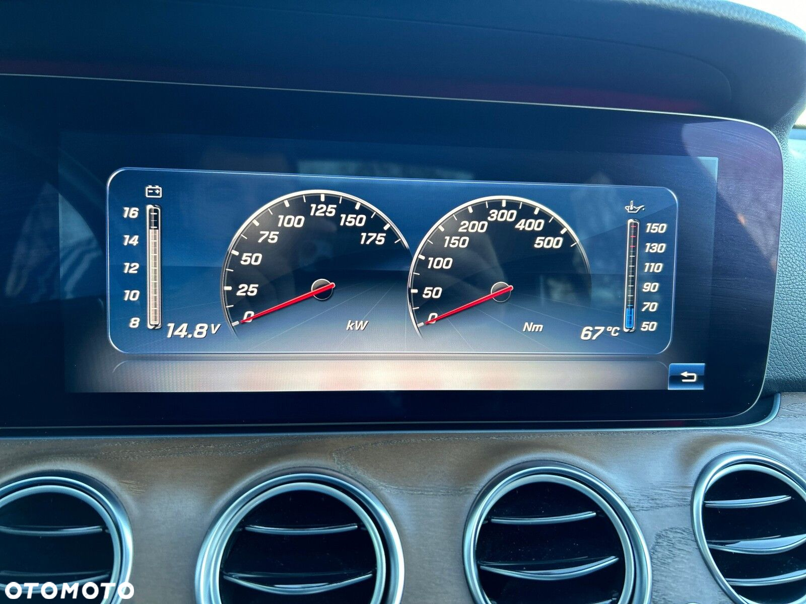 Mercedes-Benz Klasa E 220 d 4-Matic 9G-TRONIC - 29