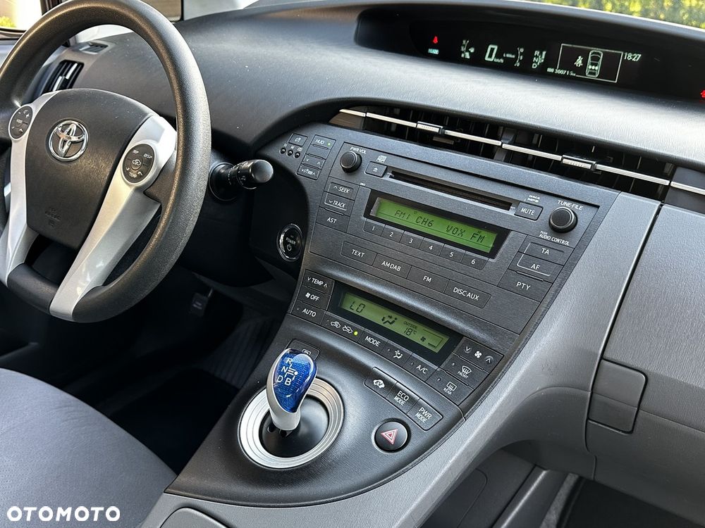 Toyota Prius (Hybrid) - 28