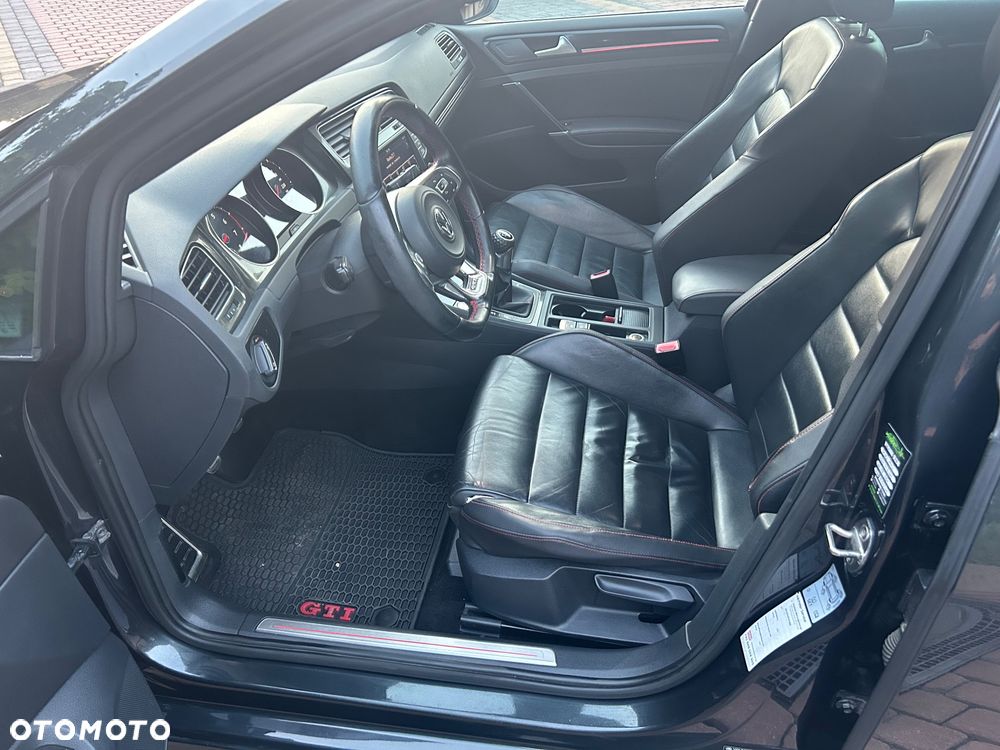 Volkswagen Golf - 5