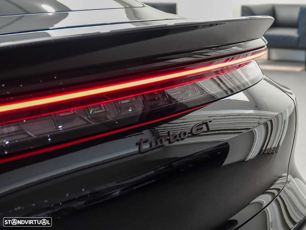 Porsche Taycan Turbo GT - 8