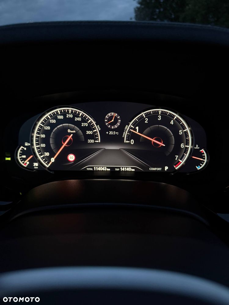 BMW Seria 5 540i xDrive - 14