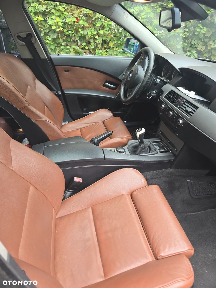 BMW Seria 5 525d - 14