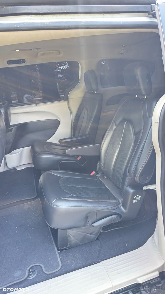 Chrysler Pacifica - 21