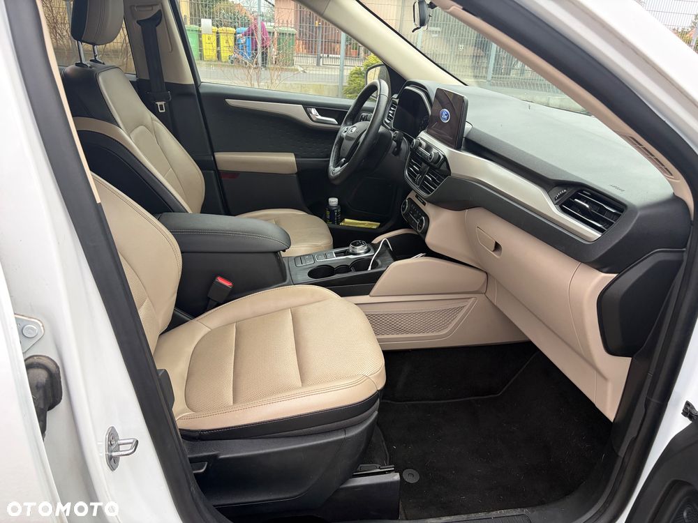 Ford Kuga - 10