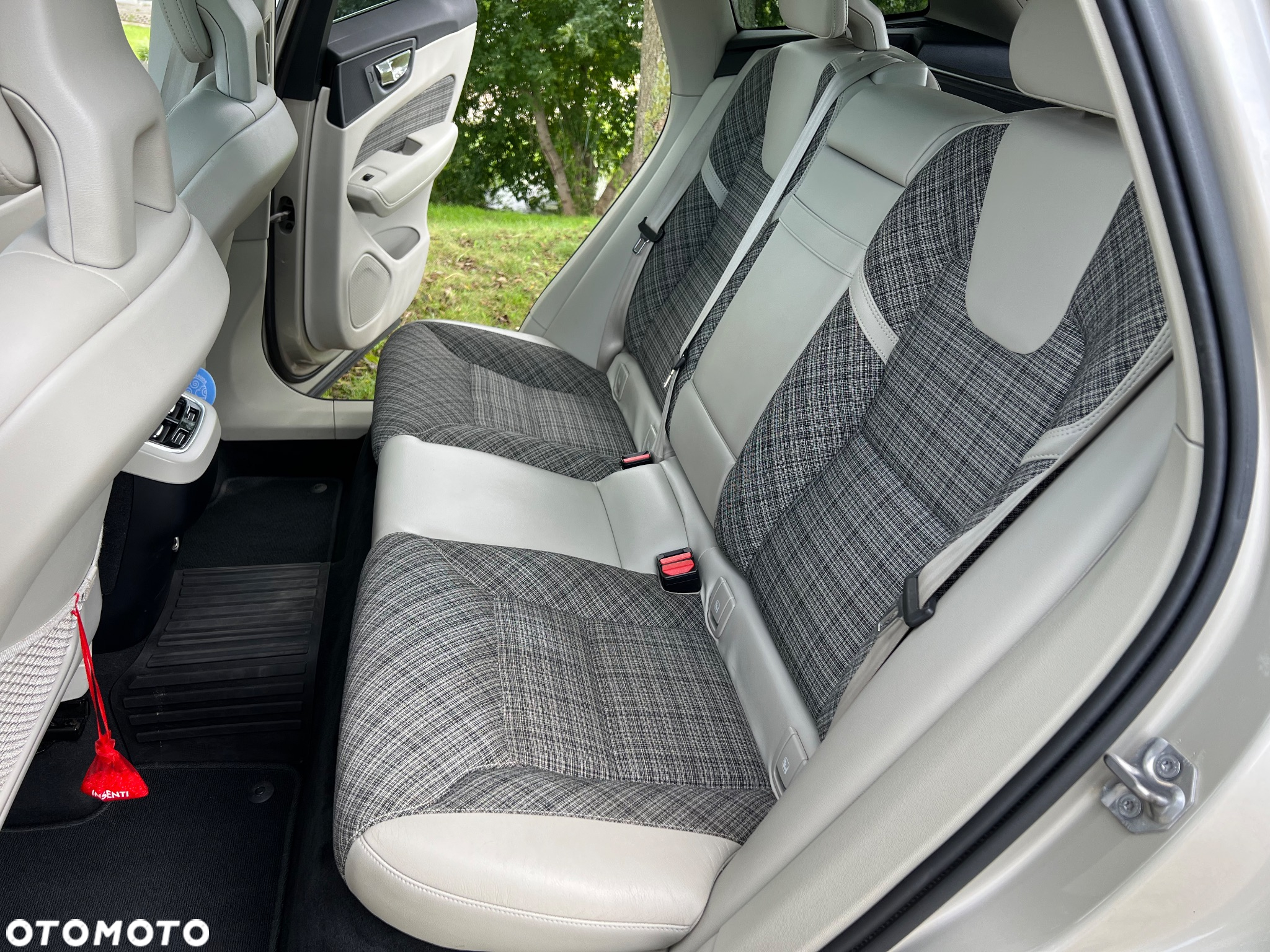 Volvo XC 60 D4 AWD Geartronic Momentum - 27
