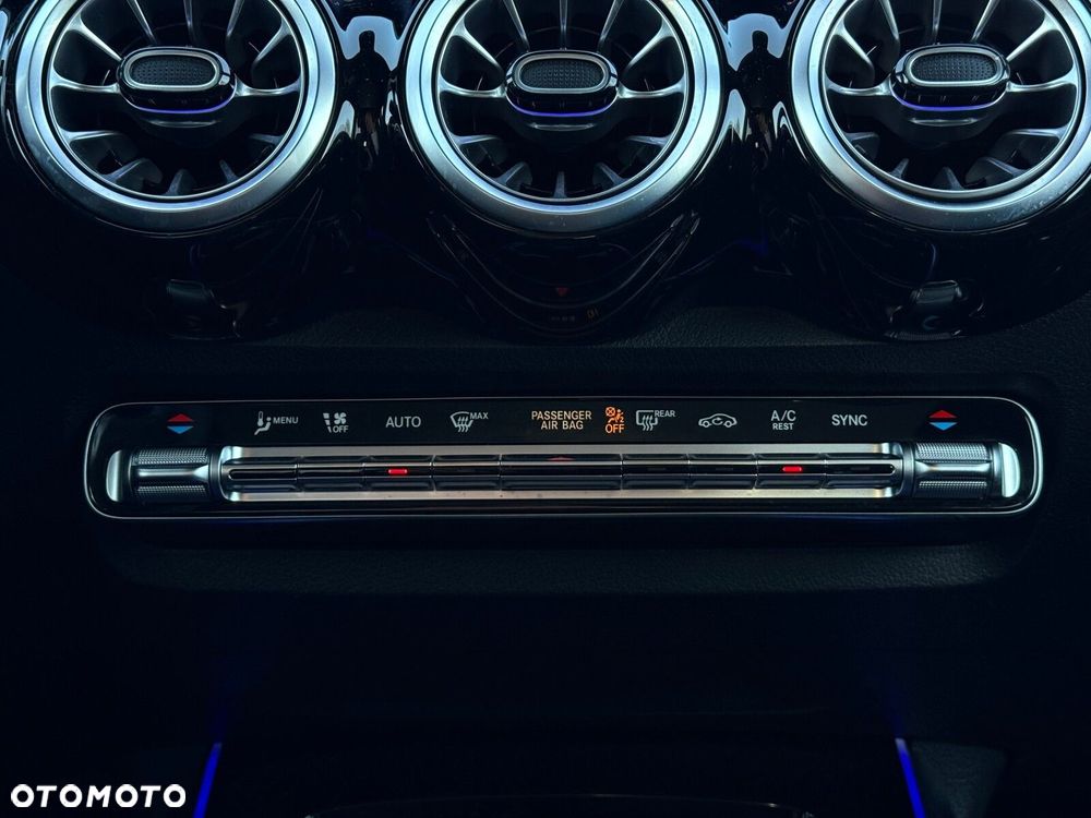 Mercedes-Benz GLB 200 d AMG Line 8G-DCT - 23