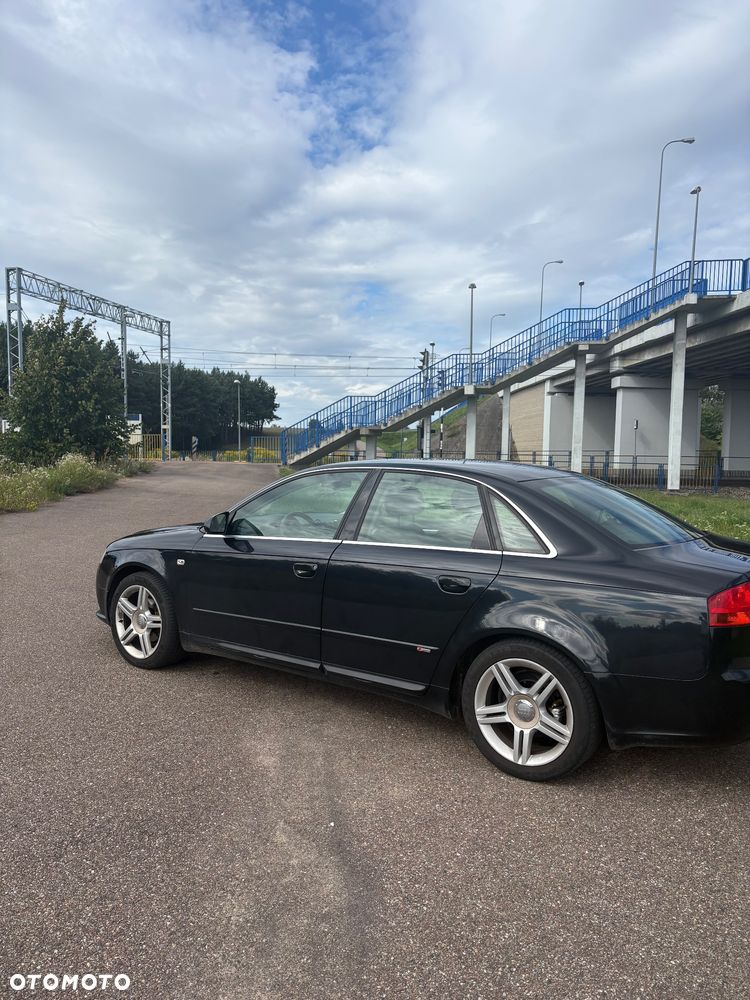 Audi A4 Limousine - 4