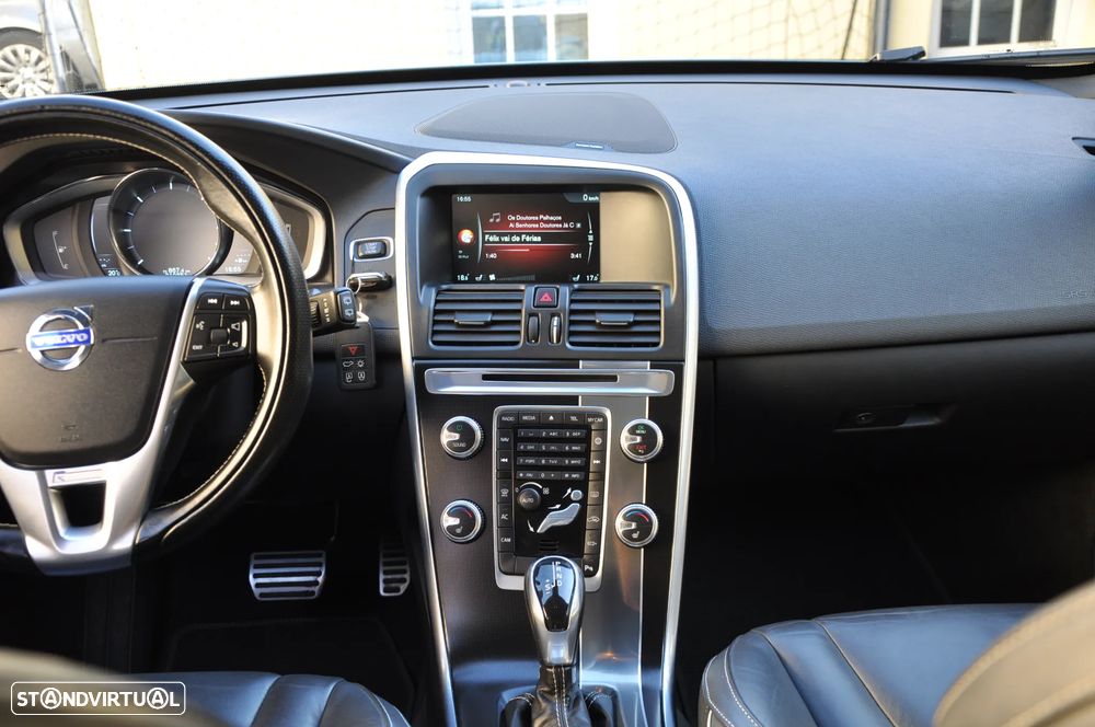 Volvo XC 60 2.0 D4 R-Design Summum Geartronic - 24