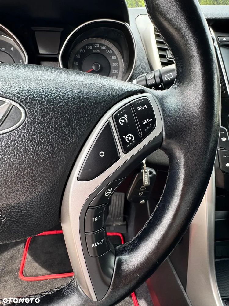 Hyundai i30 1.6 D Classic + - 19