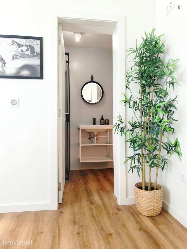 Quarto - localizado em Santo Ildefonso Porto - Grande imagem: 4/15