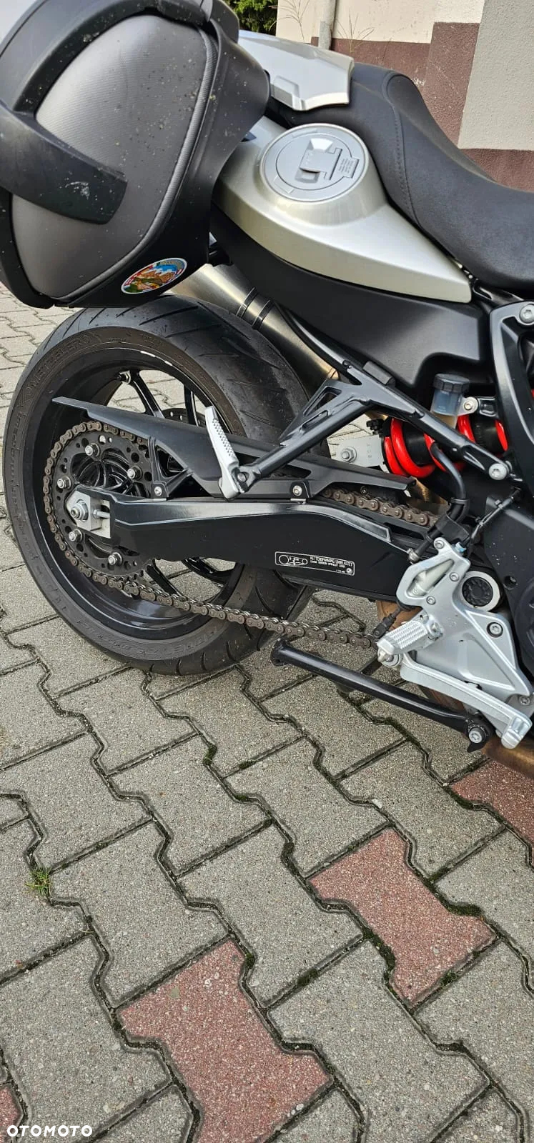 BMW F - 4